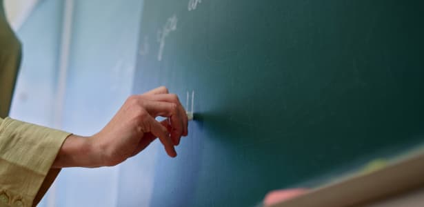 TCE cobra mudanças de Criciúma e dá prazo de 180 dias para redução de professores temporários - 4oito