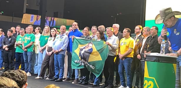 Jorginho reúne 30 prefeitos e cerca de 2,5 mil pessoas em ato de campanha em Criciúma - 4oito