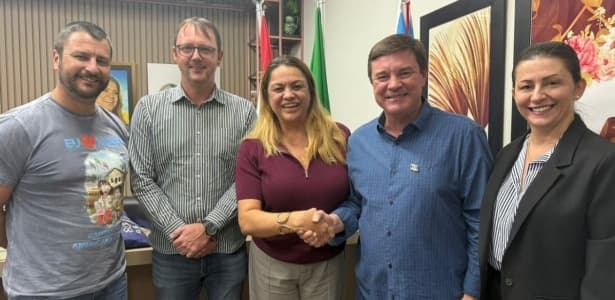 Dalvania nomeia vereador Sandro para secretaria de saúde de Içara - 4oito