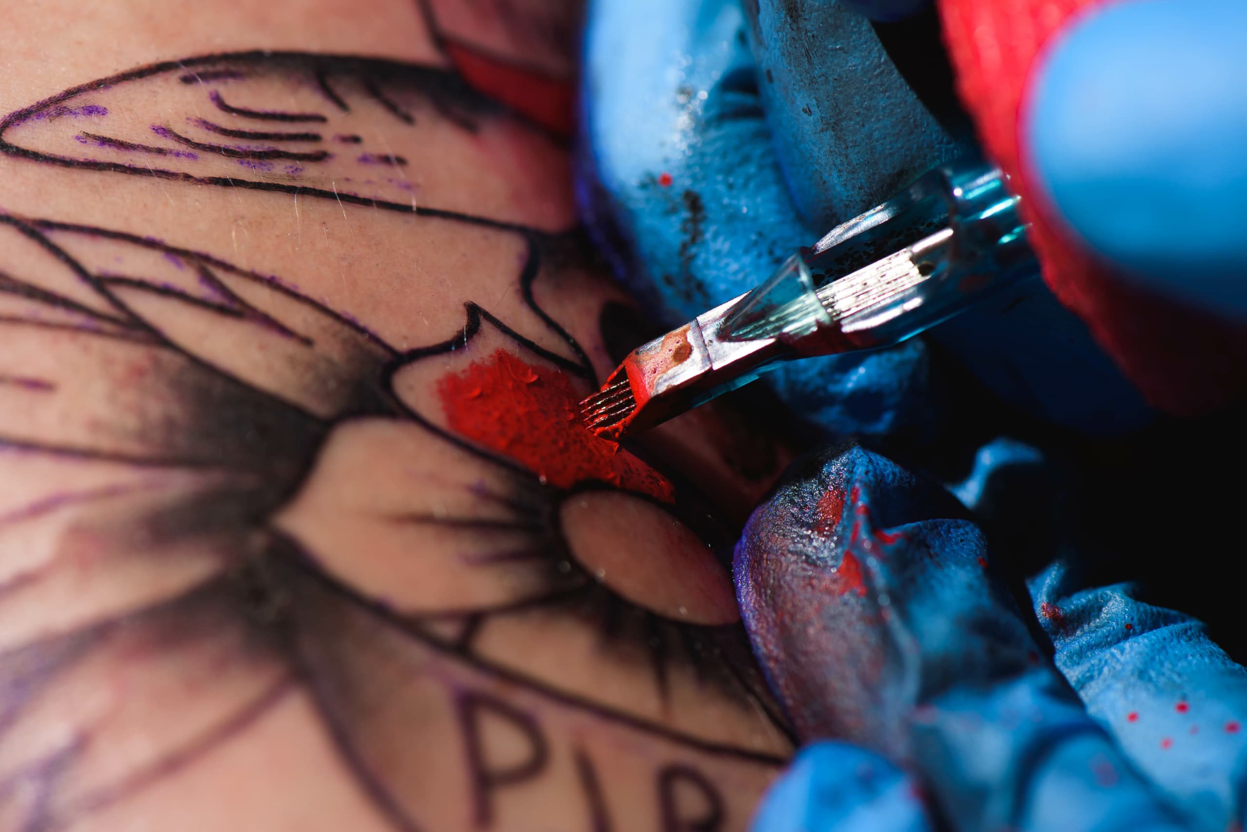 Reconhecimento de suspeito por tatuagem exige perícia, decide TJ-SC - Consultor Jurídico