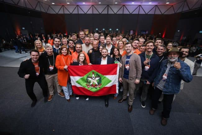 NOVO SC lança pré-candidatura de Adriano Silva e apresenta nominata para 2026 durante 7º Encontro Estadual em Joinville
