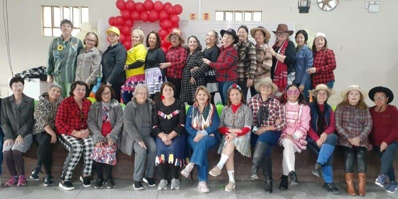 Grupos de exercícios físicos de Tubarão entram no clima das festas juninas