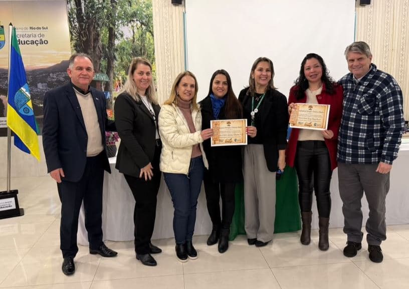 Rio do Sul homenageia 41 mestres e doutores da rede municipal