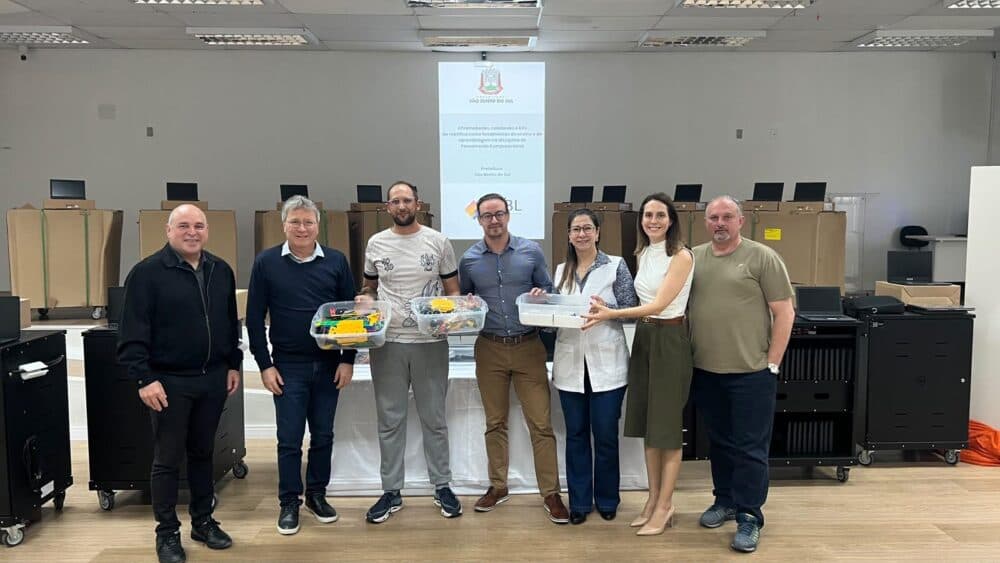 Com recursos do FRBL, alunos de São Bento do Sul recebem R$ 2 milhões em tecnologia para salas de aula - primeira página sc