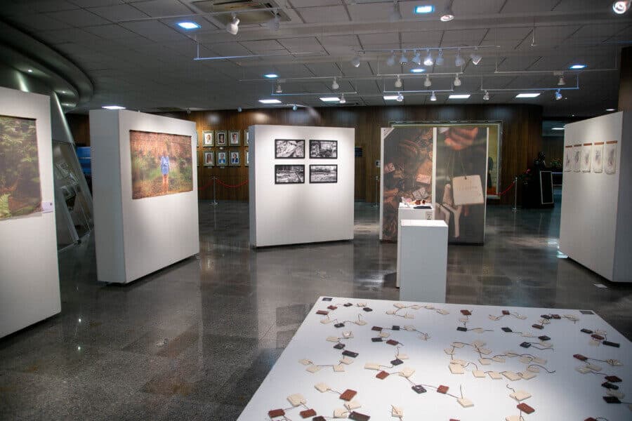 Exposição em Florianópolis resgata passado mineiro de Criciúma por meio da arte - primeira página sc