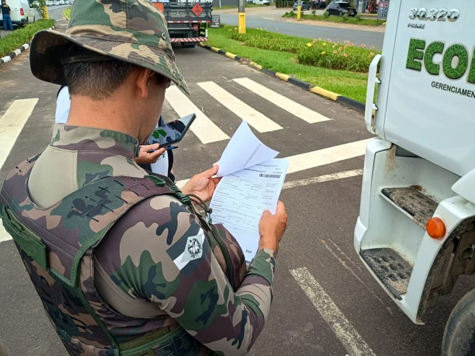 Operação conjunta fiscaliza transporte de produtos perigosos no Sul de SC
