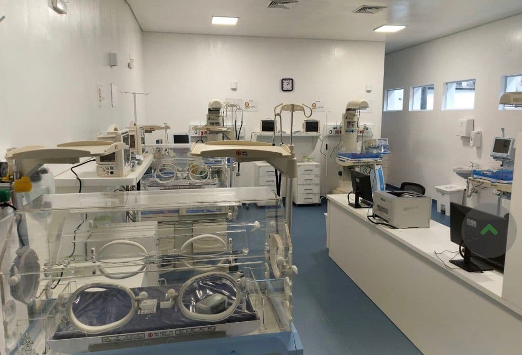 UTI neonatal do Hospital Santa Catarina, de Criciúma, segue com bloqueio de leitos após casos de bactéria multirresistente